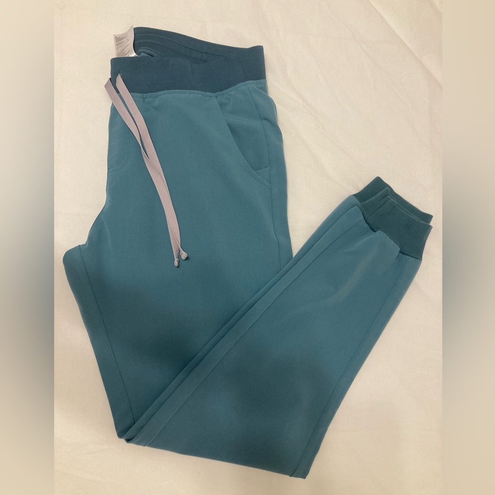 Figs Scrubs Zamora Joggers Size Large. Regular Waist, *Tall Length*. Hydrogreen.